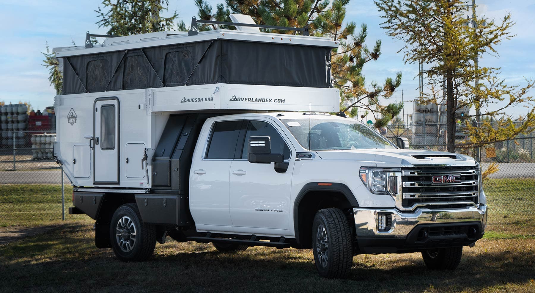 Hudson Bay 6.75’ Pop-Up flatbed truck camper
