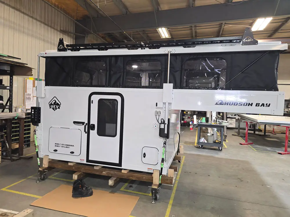 Hudson Bay 8’ Pop-Up flatbed truck camper